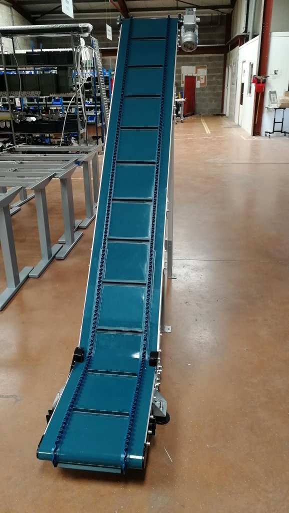 Convoyeur à bande à tasseaux CB60 occasion